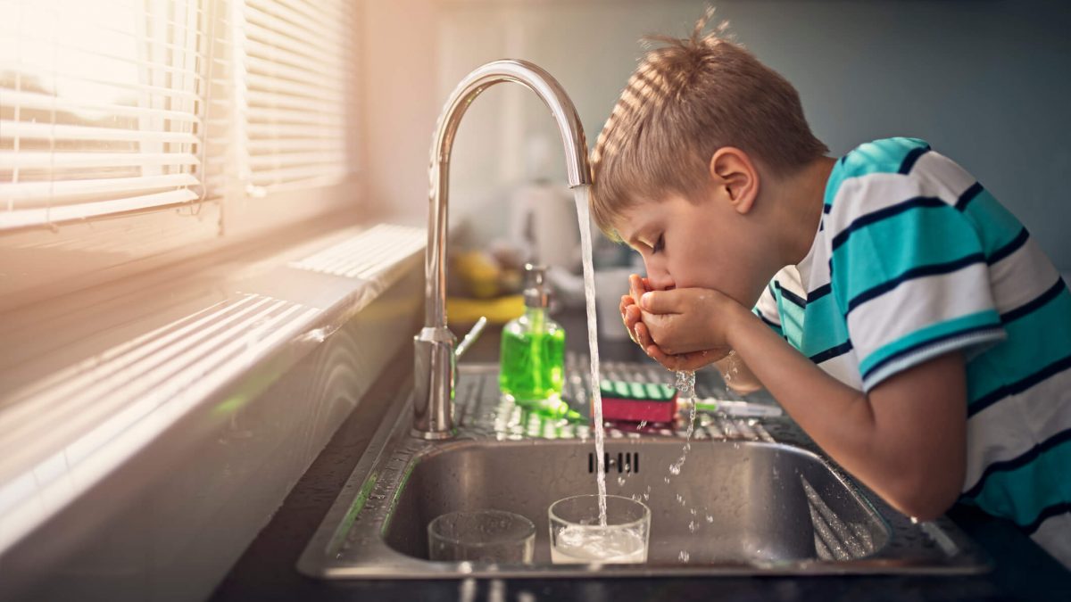 O que você precisa saber antes de beber água de torneira? Veja aqui!